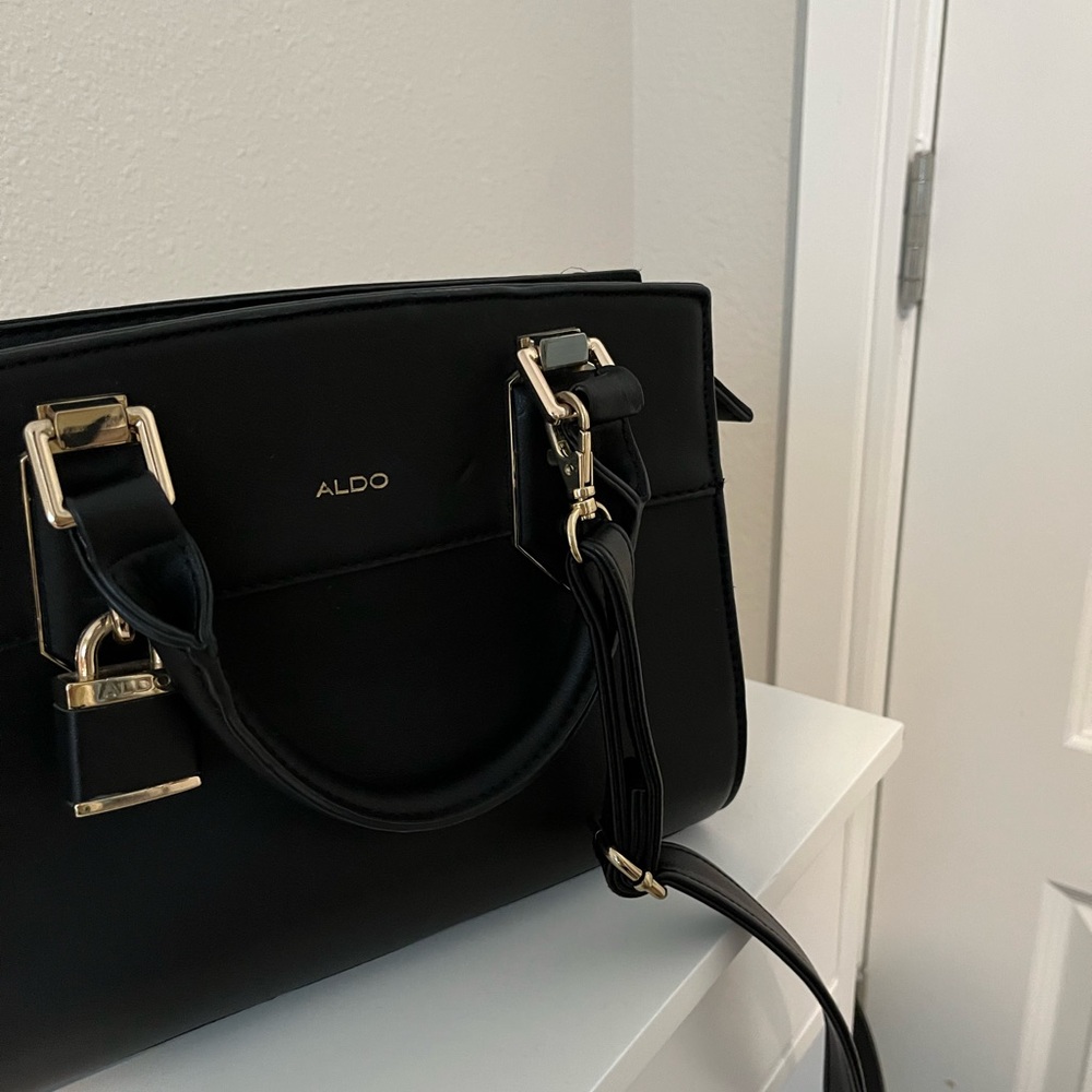 CHIC & MODERN ALDO PURSE